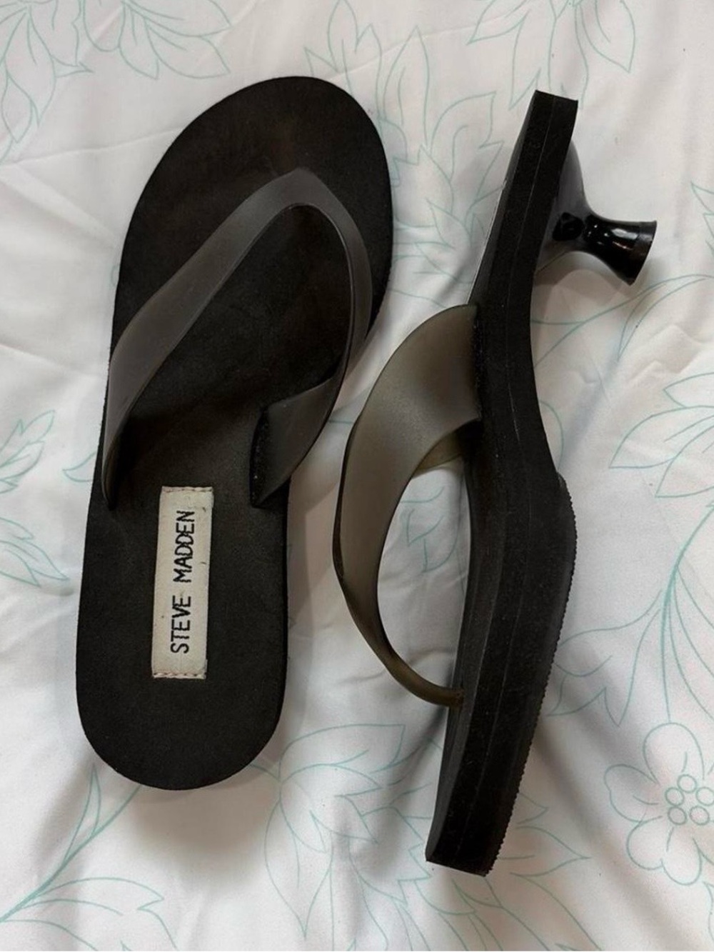 Steve Madden Black Thong Sandal with Sculpted Heel